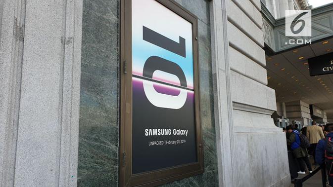 Antrean media, blogger, YouTuber, dan mitra distributor Samsung yang sedang bersiap masuk ke dalam Bill Graham Civic Auditorium, San Francisco, untuk acara Unpacked 2019. Liputan6.com/ Andina Librianty