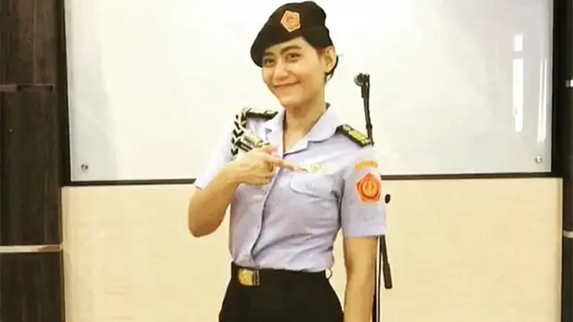Kapten Adm Sandhyca Putrie
