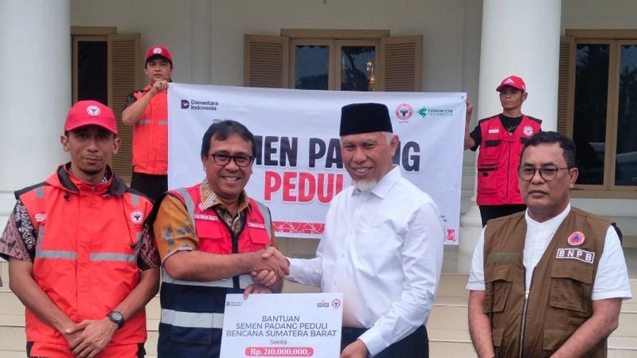 Semen Padang dan IKA UNAND Salurkan Ratusan Juta Rupiah untuk Bantuan Bencana Sumbar