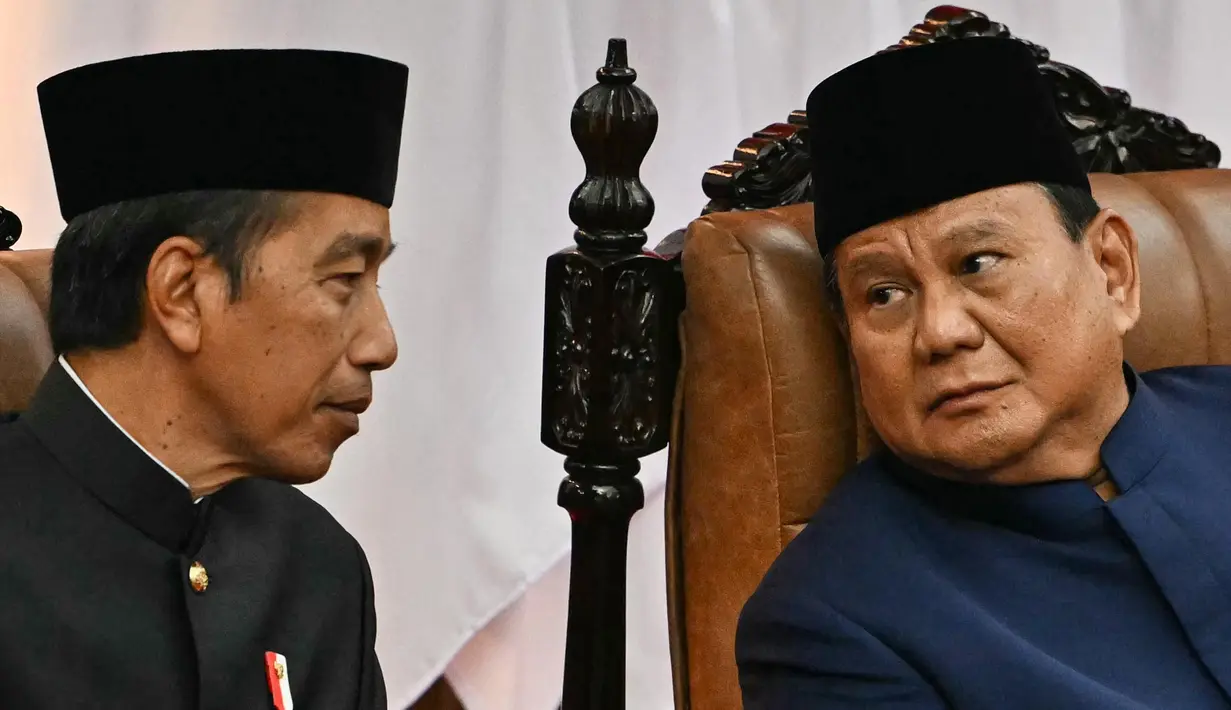 Prabowo Subianto dan Gibran Rakabuming Raka dilantik di Gedung Nusantara MPR/DPR/DPD RI yang disusul dengan pembacaan sumpah jabatan. (BAY ISMOYO/AFP)