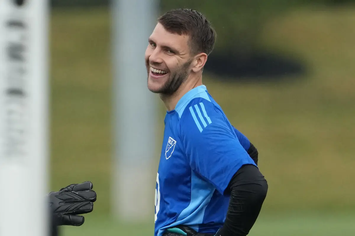Foto: Mengintip Sesi Latihan Maarten Paes Bersama Skuad MLS All-Stars