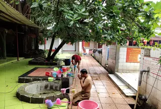 Keberadaan Tujuh Sumur menjadi salah satu daya tarik utama Vihara Gayatri yang terletak di Kota Depok, Jawa Barat. (Liputan6.com/Rio Ferdinand Muhammad Eka Putra)