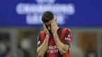 Reaksi kecewa pemain AC Milan, Olivier Giroud setelah timnya kalah 1-3 dari Borussia Dortmund pada laga lanjutan Grup F Liga Champions 2023/2024 yang berlangsung di San Siro, Milan, Italia, Rabu (29/11/2023) dini hari WIB. (AP Photo/Antonio Calanni)