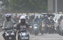 FOTO: Jalur Kalimalang Kian Macet Parah, Beginilah Kepadatannya Bisa Bikin Pemotor Stres dan Tak Mau Mengalah Terobos Bahu Jalan