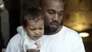Kim Kardashian memberikan kalimat sindiran pada foto tersebut. "Annoying Dad". (AFP/Bintang.com)