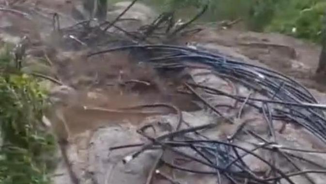 Banjir Bandang di Guci Tegal: Pipa Pemanas Air Terbawa Arus