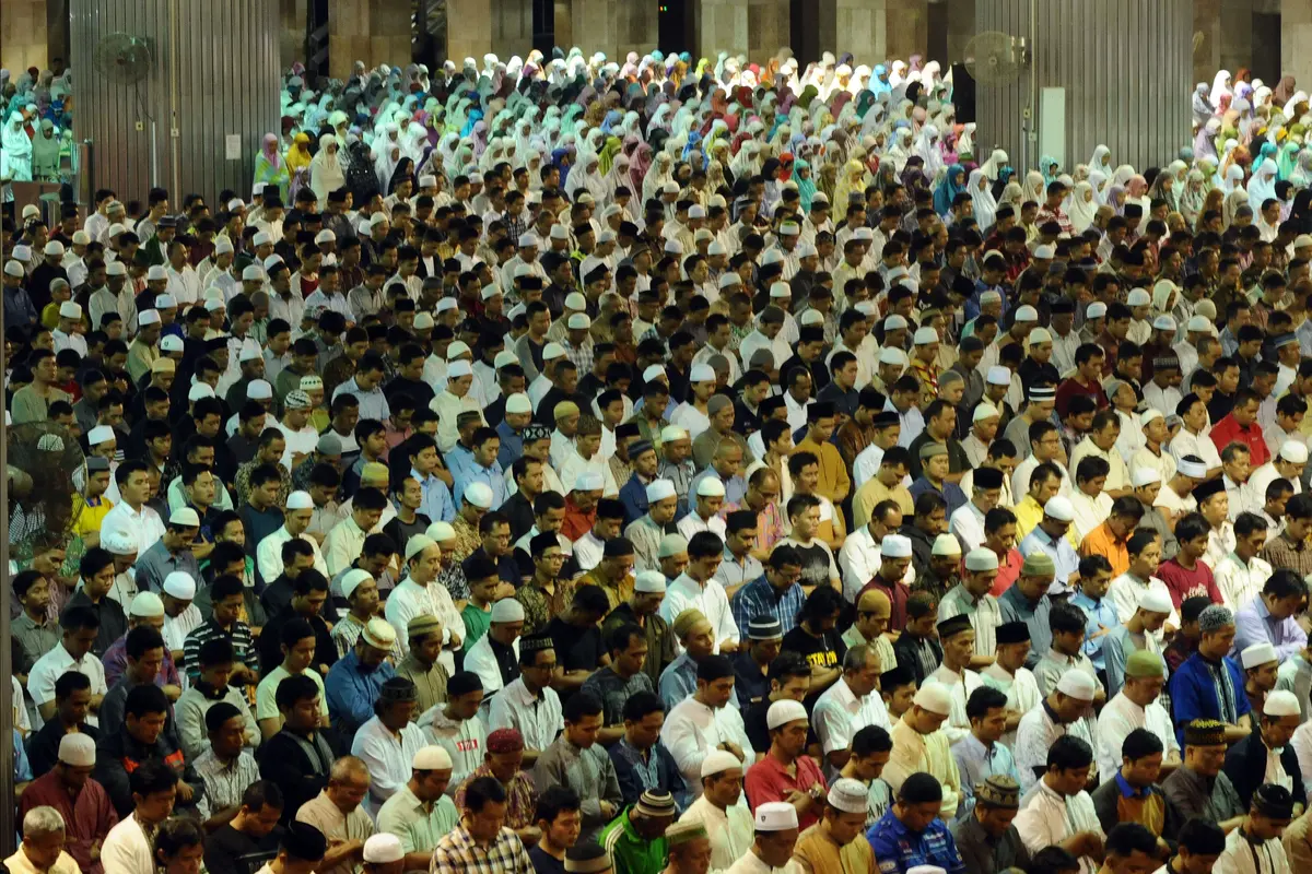 Ribuan Umat Muslim Laksanakan Salat Gerhana di Istiqlal
