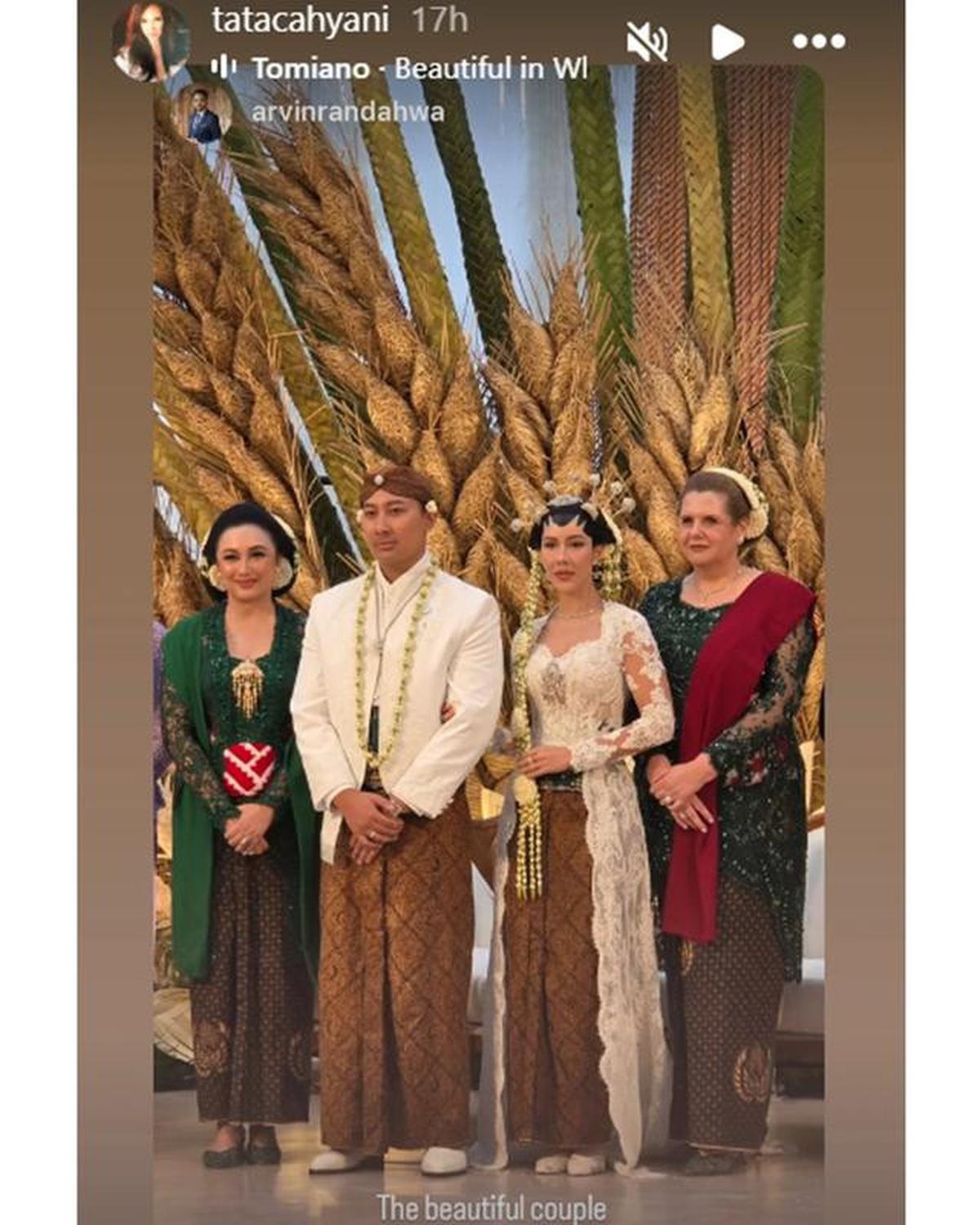 6 Potret Kebaya Para Menantu Keluarga Cendana di Pernikahan Darma Mangkuluhur