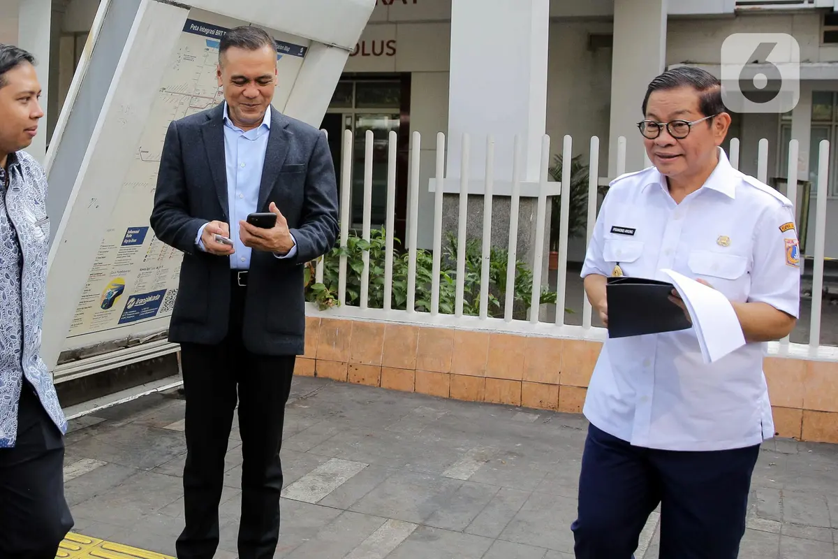 Rabu Pertama Kebijakan ASN Jakarta Gunakan Transportasi Umum, Pramono Anung Beri Contoh