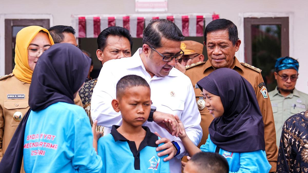 Menteri Ekraf Teuku Riefky Harsya Tinjau Sekolah Rakyat di Kendari, Dorong Generasi Muda Kreatif