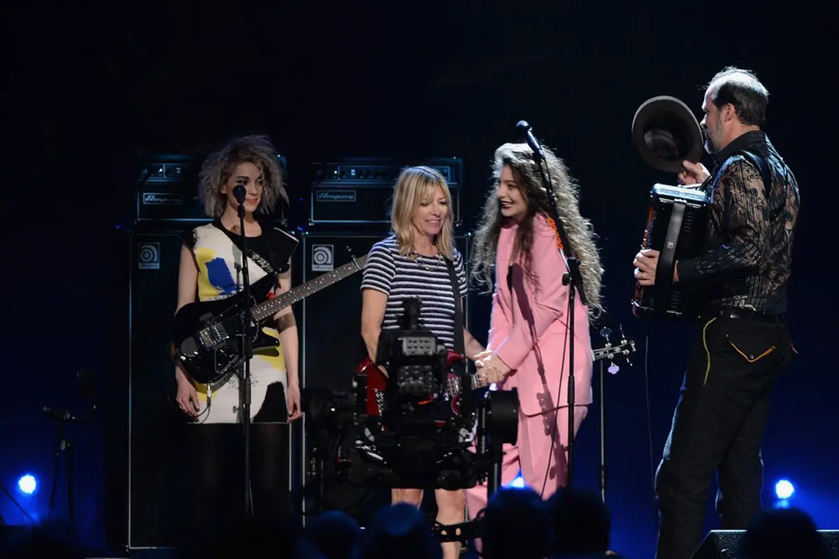 Lorde 'Gantikan' Kurt Cobain Jadi Vokalis Nirvana