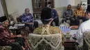 Wakil Presiden terpilih Ma'ruf Amin menggelar pertemuan dengan sejumlah pendeta dari Papua di kediamannya, Menteng, Jakarta, Kamis (5/9/2019). Selain silaturahmi, pertemuan Ma'ruf Amin dan para pendeta diduga terkait kondisi Papua dan Papua Barat beberapa hari terakhir. (Liputan6.com/Faizal Fanani)