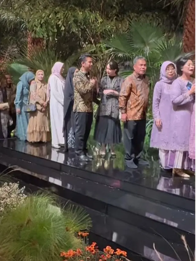 6 Potret Arumi Bachsin dan Emil Dardak Hadiri Resepsi Pernikahan Rasyid Rajasa