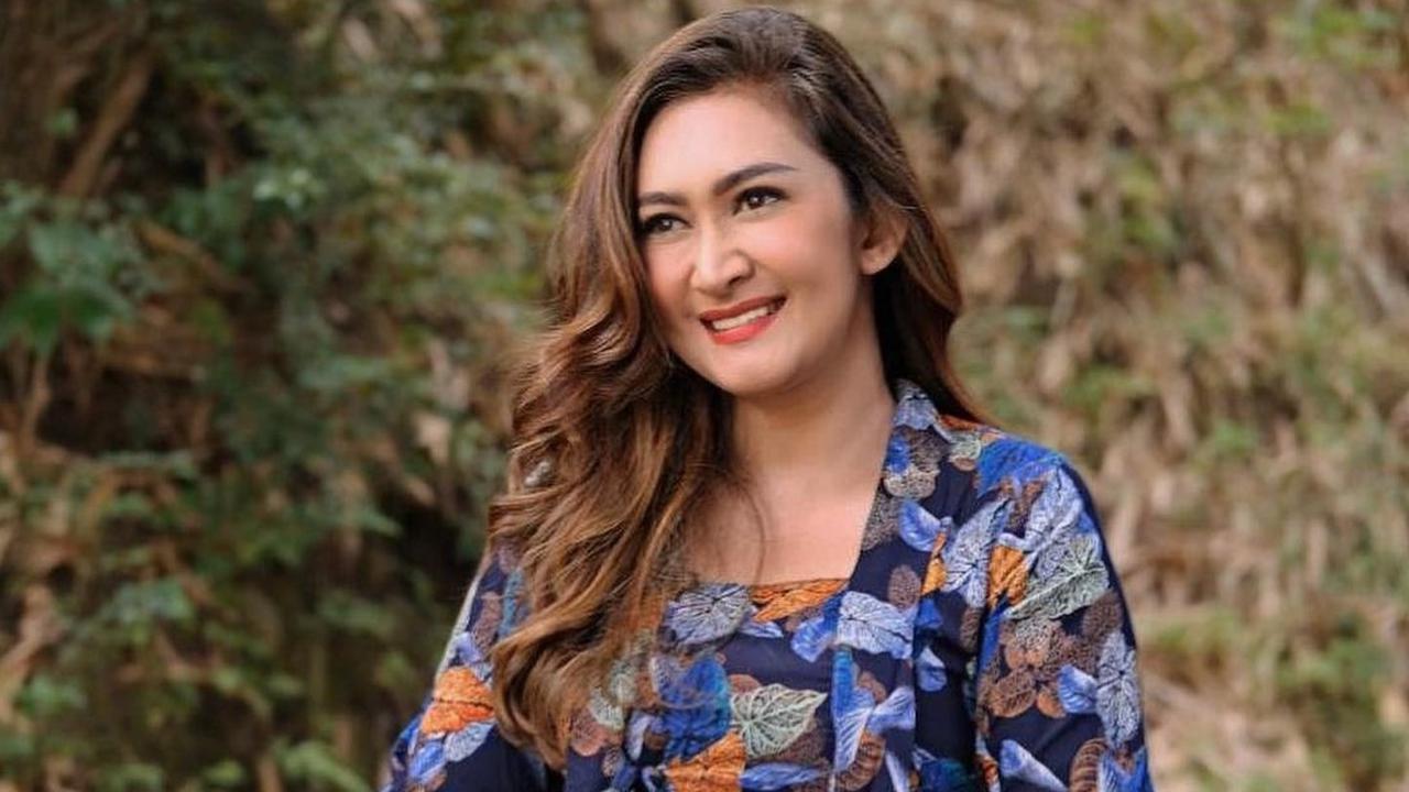 Nafa Urbach (Foto: Instagram/@nafaurbach)