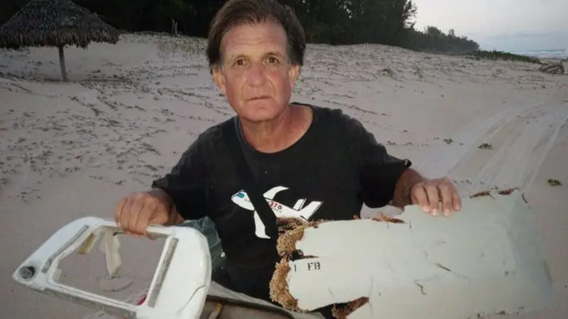 Blaine Alan Gibson yang menemukan puing di Madagaskar yang diduga milik MH370. (Blaine Alan Gibson/BBC)