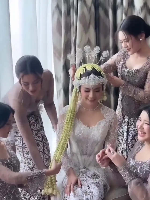 Bridesmaid pernikahan Rizky Febian dan Mahalini (Instagram/thebridestory)