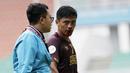 Pemain PSM Makassar, Irsyad Maulana, mengalami cedera di hidung usai mencetak gol ke gawang Lalenok United pada laga Piala AFC di Stadion Pakansari, Bogor, Jawa Barat, Rabu (29/1/2020). PSM menang 3-1 atas Lalenok United. (Bola.com/M Iqbal Ichsan)