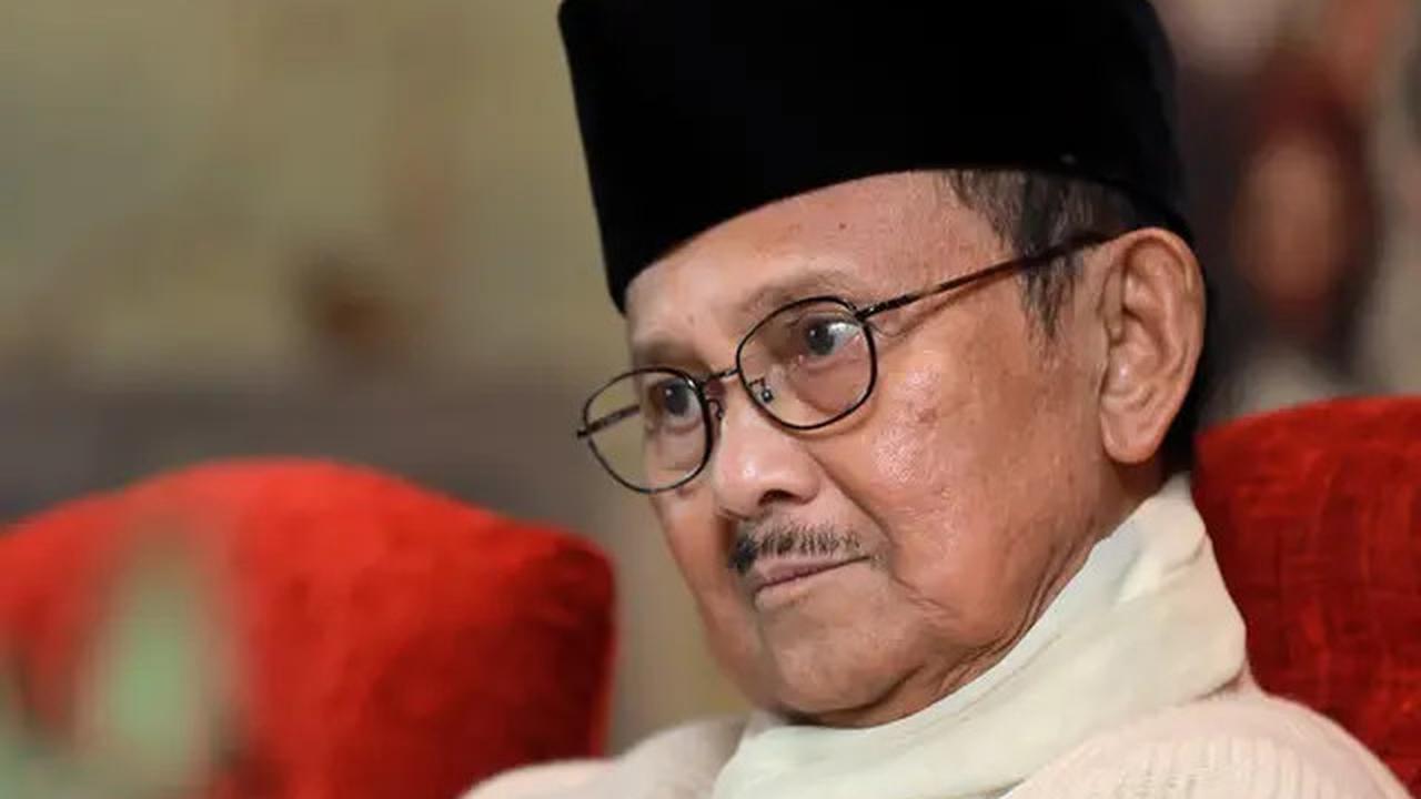 Melanie Subono Unggah Foto Lawas dengan BJ Habibie, Curhat Tiket Pesawat Mahal dan Rupiah Anjlok
