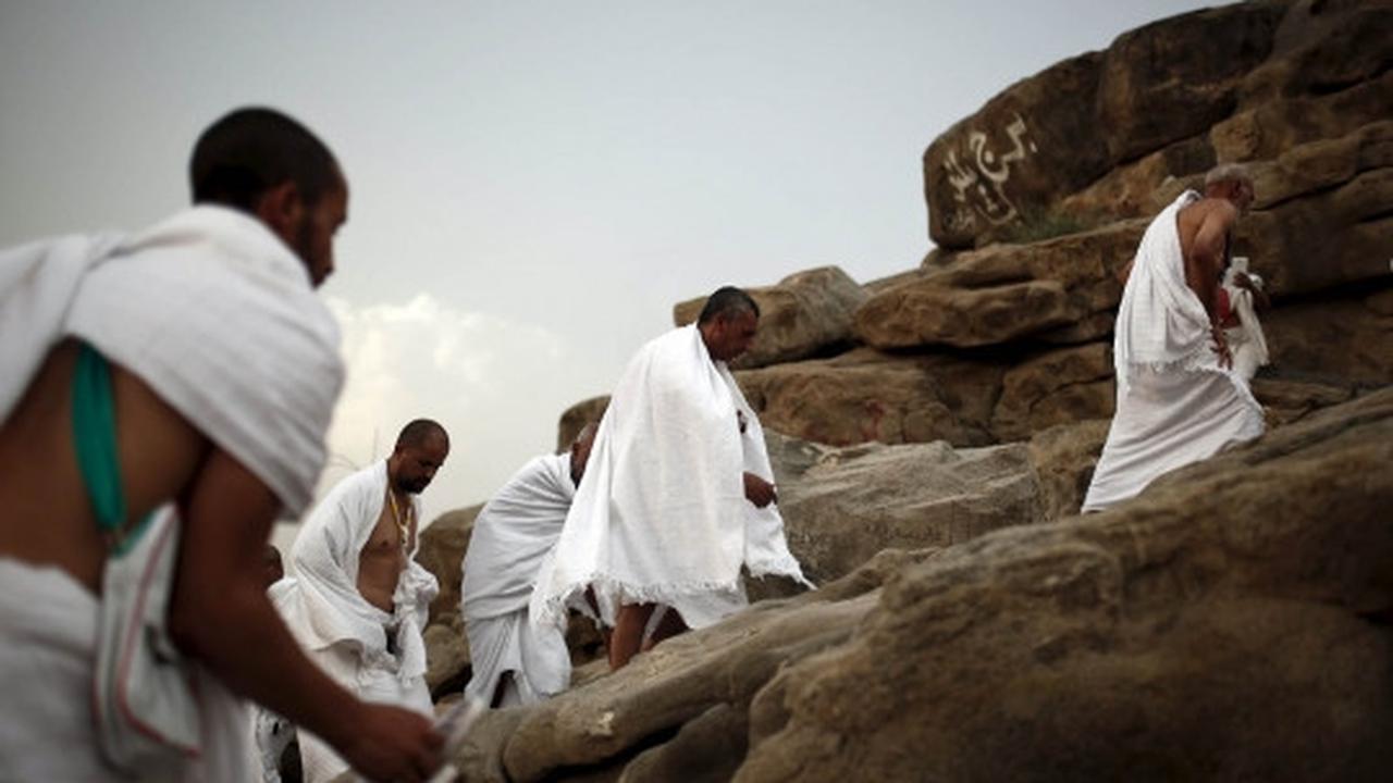Melantunkan doa di Jabal Ramah, bukit pertemuan Adam dan Hawa