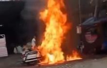 Lagi Dipanaskan, Motor Harley Davidson Tiba-TIba Terbakar Hebat di Denpasar