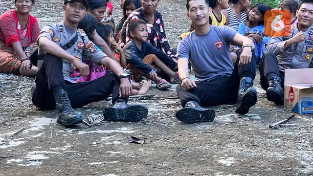 Kedekatan Brimob Polda Jambi dengan Suku Anak Dalam