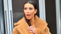 Kim Kardashian Jalan-jalan dengan Rambut `Lepek` 