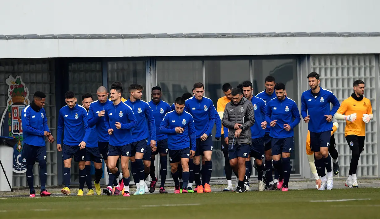 <p>Para pemain FC Porto menghadiri sesi latihan di tempat latihan Olival, Vila Nova de Gaia, dekat Porto, Portugal, 21 Februari 2023. FC Porto akan menghadapi Inter Milan pada pertandingan sepak bola leg pertama babak 16 besar Liga Champions. (MIGUEL RIOPA/AFP)</p>