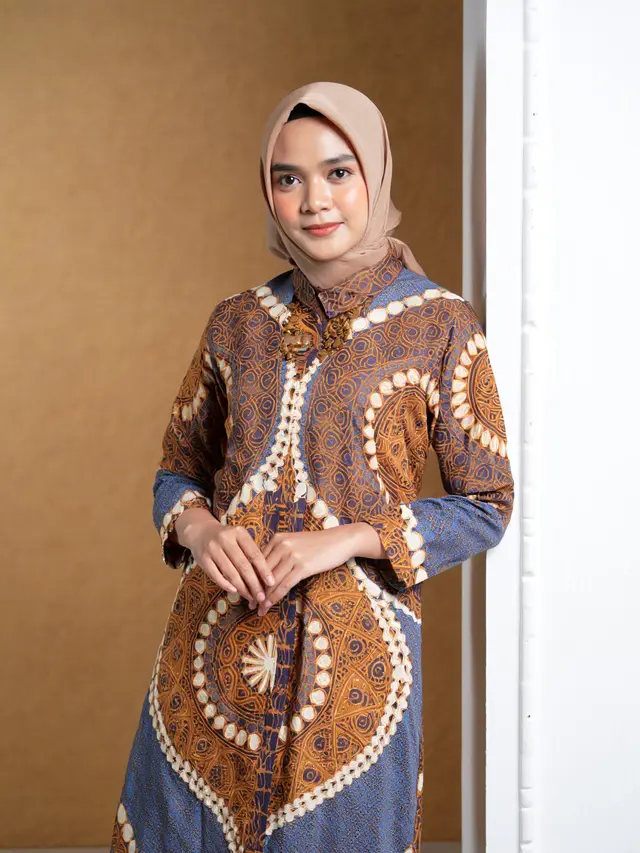 model gamis batik dengan hijab