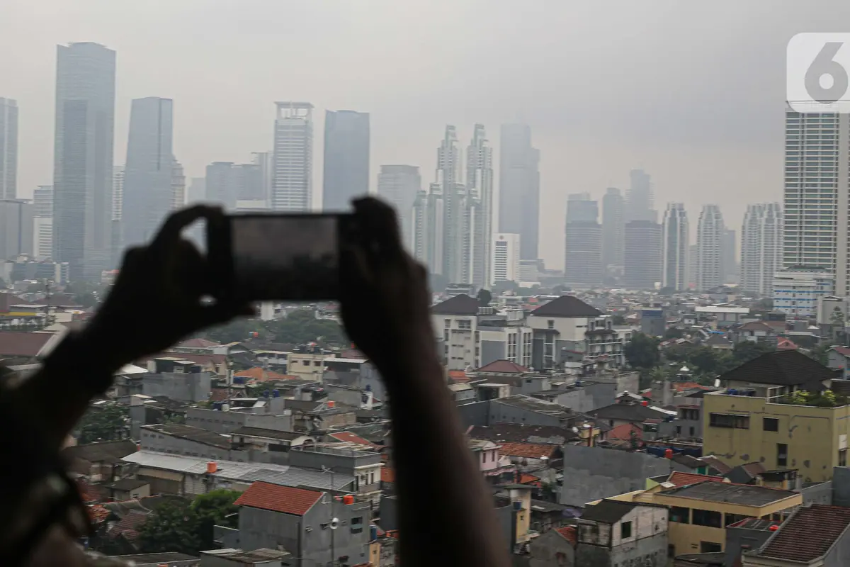 Jakarta Juara Dunia Polusi Udara saat Diguyur Hujan Lebat