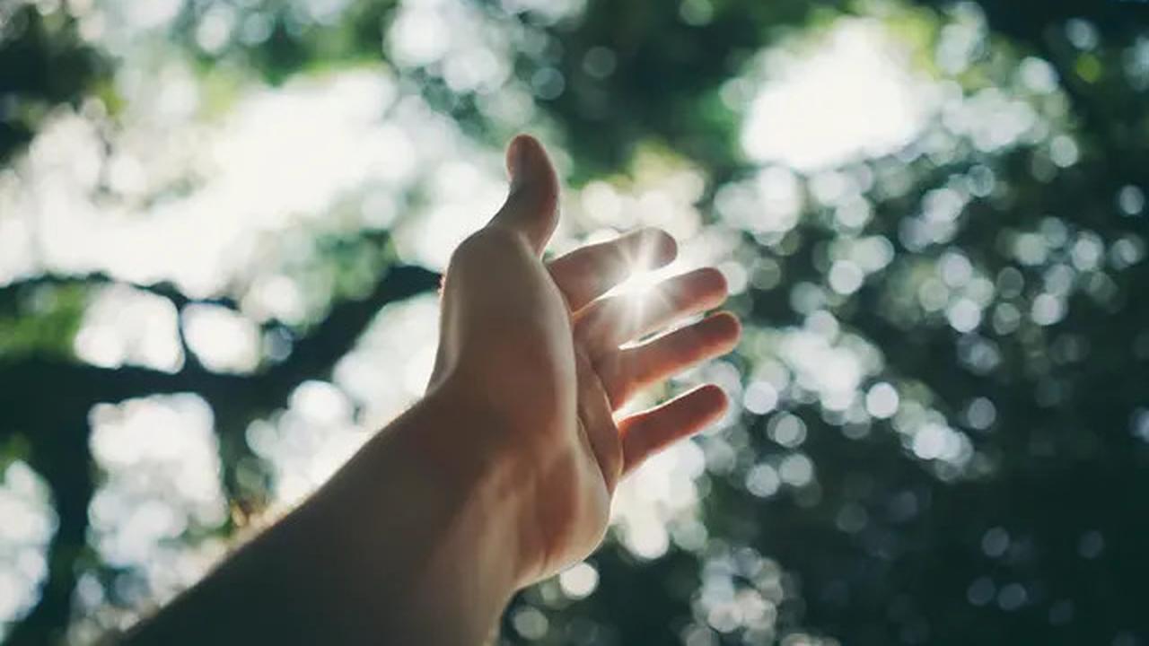 Siku, Lutut dan Leher Gelap? Ini Cara Cerahkan Tanpa Iritasi