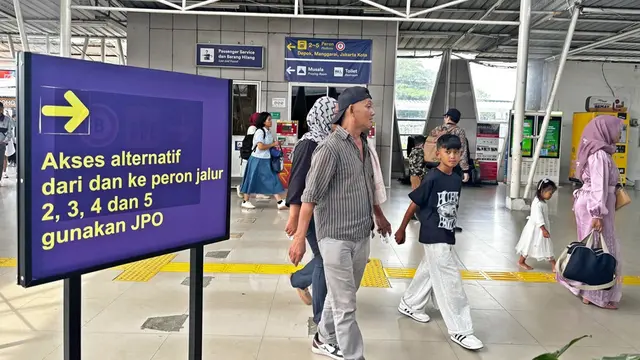 Penumpang KRL Commuter Line Jabodetabek terpantau terus bertambah mendekati pertengahan tahun. (Dok KAI Commuter)
