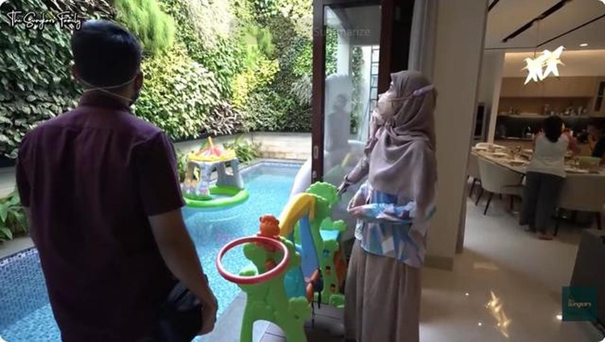 6 Potret Ruang Makan dan Dapur Rumah Cut Meyriska, Desain Elegan