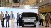 Peluncuran mobil listrik Wuling EV.