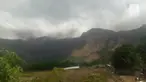 Gempa berkekuatan 6,5 SR di Lombok Timur akibatkan lereng gunung Rinjani longsor.