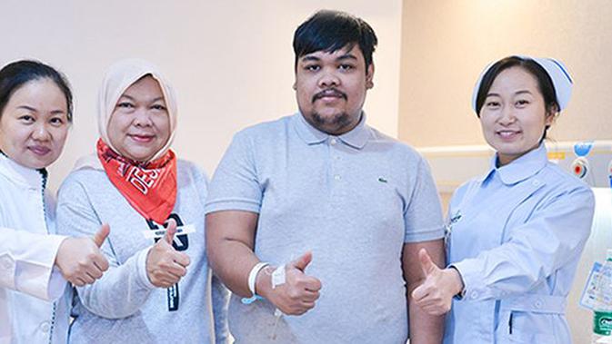 Fakhri saat menjalankan pengobatan di St. Stamford Modern Cancer Hospital Guangzhou