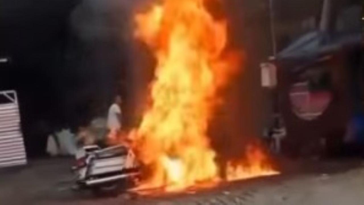 Lagi Dipanaskan, Motor Harley Davidson Tiba-TIba Terbakar Hebat di Denpasar