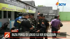 Satu bundel karcis retribusi berlogo Pemprov DKI yang diduga palsu disita. Uang sebesar Rp 1 juta berhasil diamankan dari para preman.