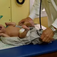 Mendiamkan bayi dalam sesaat itu sangat mudah. Dr. Robert Hamilton dari Amerika Serikat telah membuktikannya.