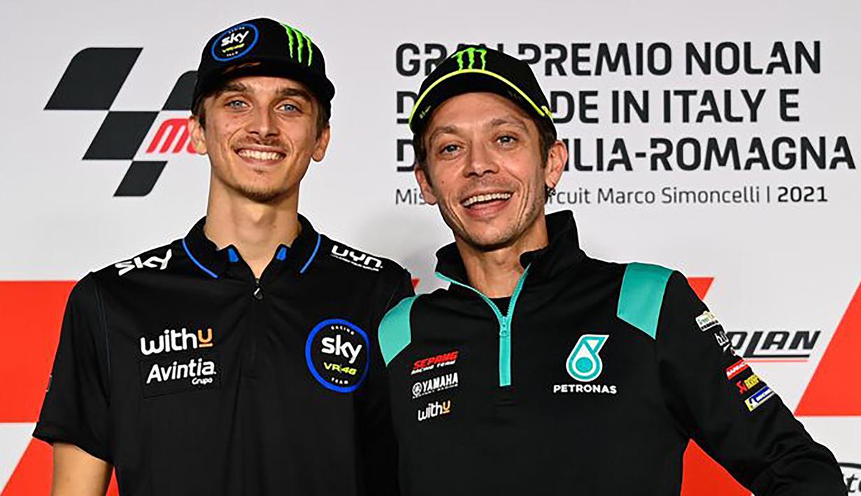 Valentino Rossi dan Luca Marini. Valentino Rossi adalah saudara tiri dari Luca Marini karena berbeda ayah. Rossi yang pensiun musim lalu mampu mengoleksi 1 juara dunia kelas 125cc, 250cc, 500cc dan 6 MotoGP. Sementara Luca Marini baru dua musim di MotoGP usai runner-up Moto2 pada 2020. (motogp.com)