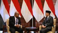 Pertemuan bilateral antara Menteri Luar Negeri RI Sugiono dan Duta Besar Fiji untuk Indonesia, Amenatave Yauvoli di Kemlu RI, Selasa (25/3/2025). (Dok. Kemlu RI)