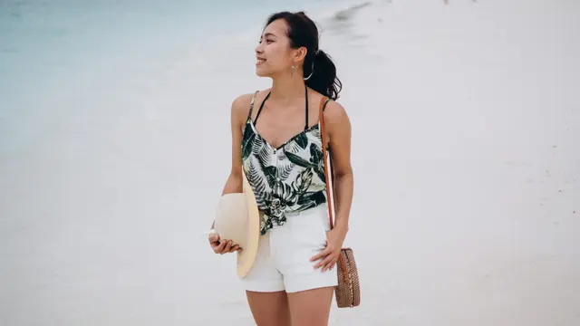 Fashion Item Wajib Bawa Saat Traveling ke Pantai (Foto/Sumber: Freepik)