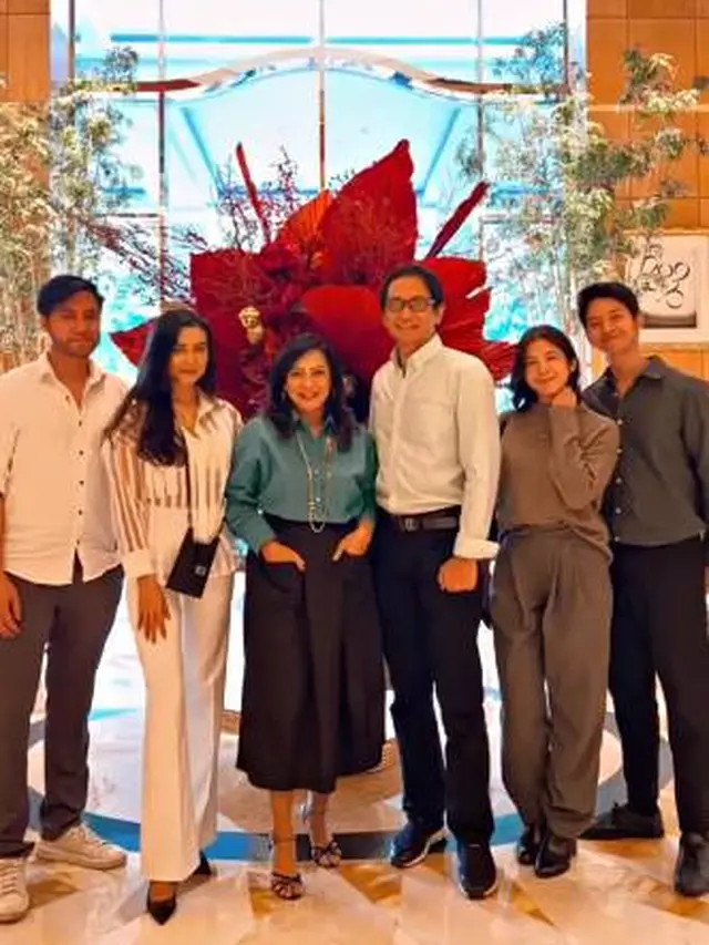 6 Potret Terbaru Kevin Aprilio, Bikin Pangling Usai Ubah Gaya Rambut Ikoniknya