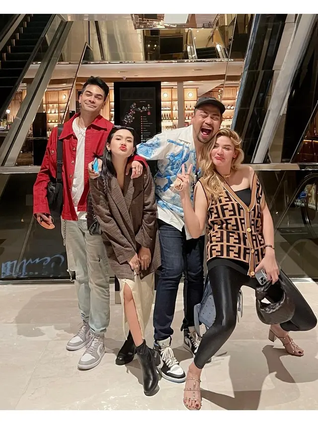 Pernah Dikabarkan Dekat, Ini 6 Potret Persahabatan Cita Citata dan Kiki Rizky