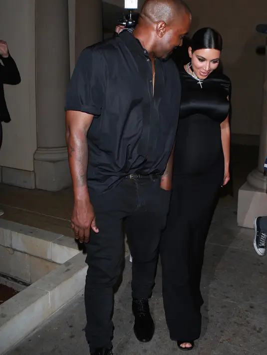 Bahkan Kim dan Kanye masih sering mengunggah foto kemesraan keluarga mereka di sosial media masing-masing. (REX/Shutterstock)