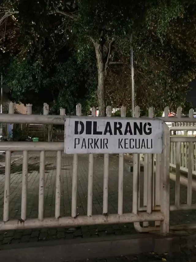 Spanduk Tak Lengkap Lucu