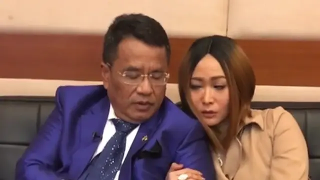 [Bintang] Inul Daratista dan Hotman Paris Hutapea