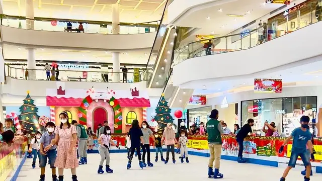 Sejumlah pusat perbelanjaan di Tangerang menggelar berbagai hiburan menyambut Natal 2022 dan Tahun Baru 2023.
