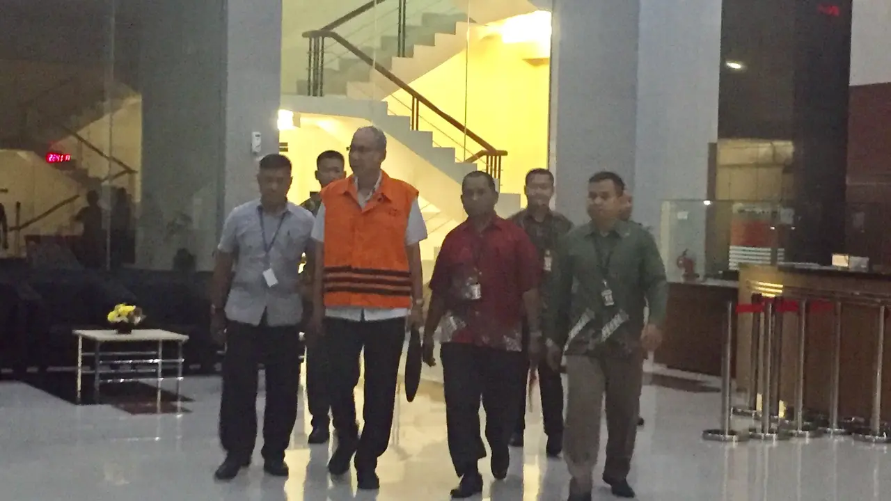 KPK menahan Dokter Bimanesh Sutarjo terkait kasus dugaan merintangi proses penyidikan kasus e-KTP yang menjerat Setya Novanto. (Liputan6.com/Lizsa Egeham)