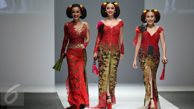Tandingan Julia Perez Zakia Gotik Dan Ayu Ting Ting Di Jfw 2016