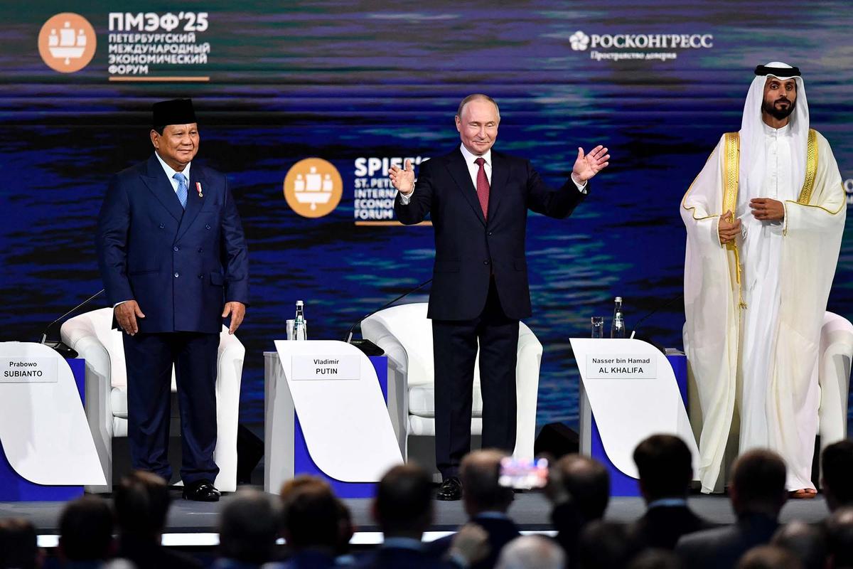 FOTO: Presiden Prabowo Bersama Presiden Putin Hadiri St. Petersburg International Economic Forum (SPIEF)